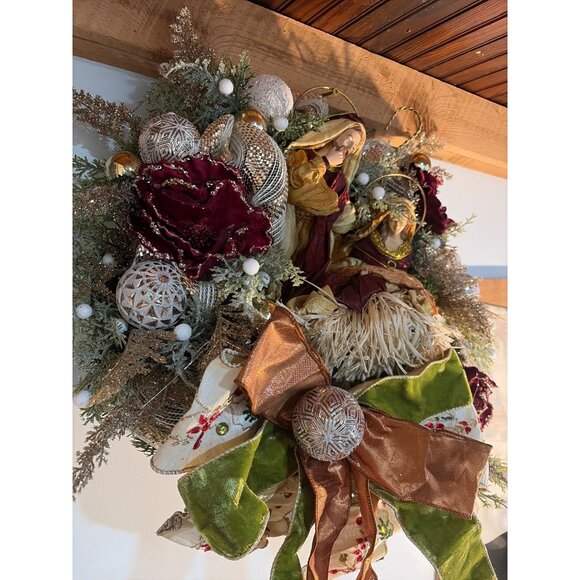 Lighted Nativity Christmas Wreath Velvet Accents Storage Bag Hammacher Schlemmer - Picture 7 of 13